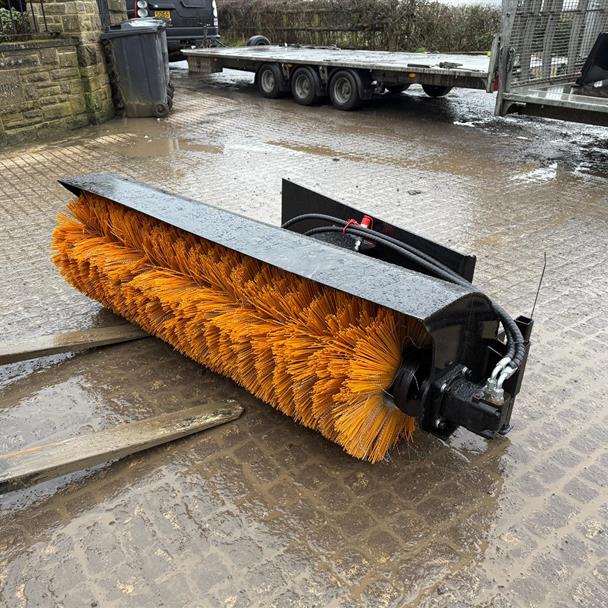 New/Unused GIYI 5FT Hydraulic Angled Sweeper