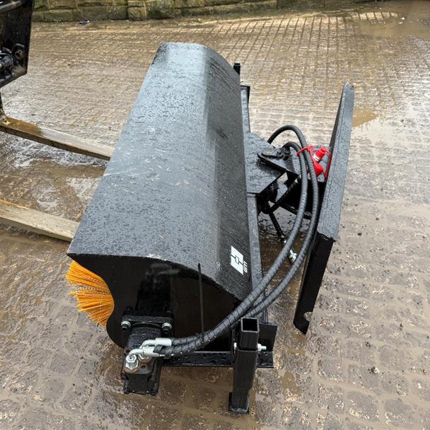 New/Unused GIYI 5FT Hydraulic Angled Sweeper