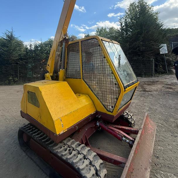 SMC CX220 2.5 Ton Lift Rubber Tracked Crane With Blade