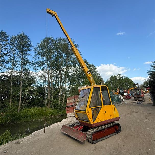 SMC CX220 2.5 Ton Lift Rubber Tracked Crane With Blade
