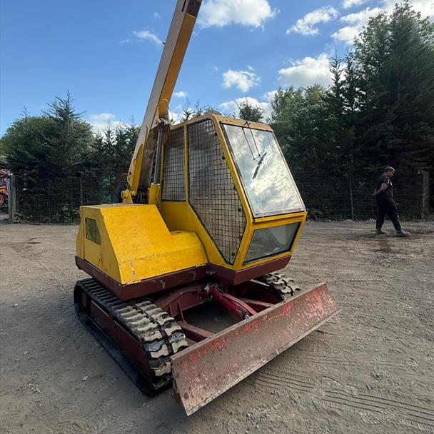 SMC CX220 2.5 Ton Lift Rubber Tracked Crane With Blade