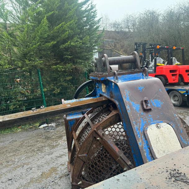 Trevi-Benne 54" Hydraulic Screening Bucket With Teeth