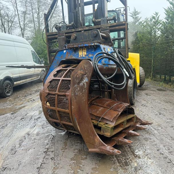 Trevi-Benne 54" Hydraulic Screening Bucket With Teeth