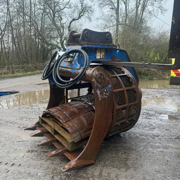 Trevi-Benne 54" Hydraulic Screening Bucket With Teeth