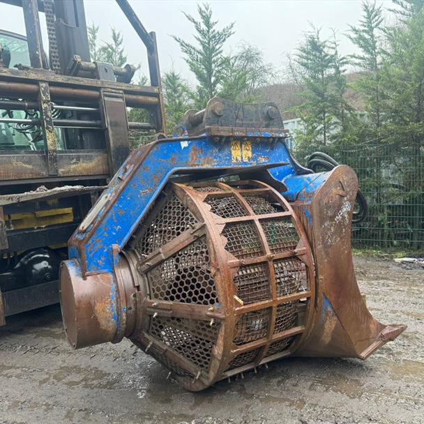 Trevi-Benne 54" Hydraulic Screening Bucket With Teeth