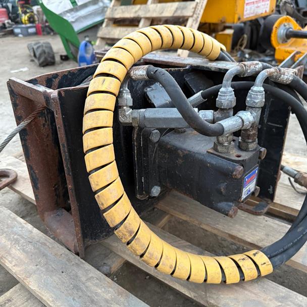Avant Hydraulic Winch