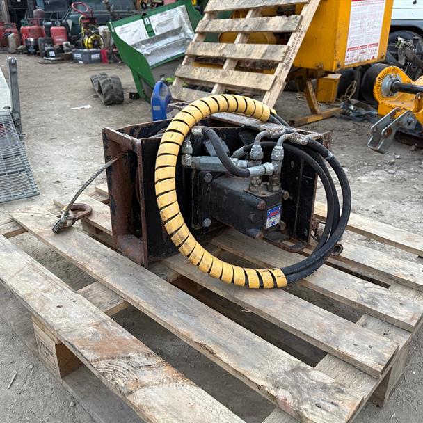 Avant Hydraulic Winch