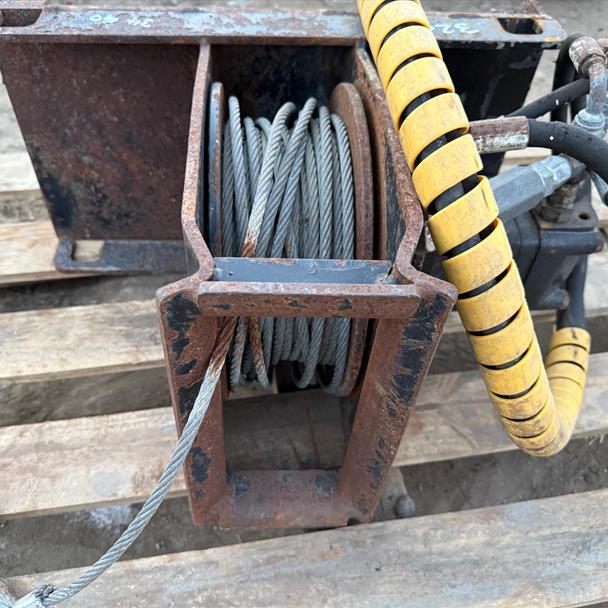 Avant Hydraulic Winch