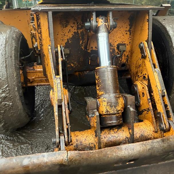 Case Poclain 688B Wheeled Excavator Rubber Duck With Blade