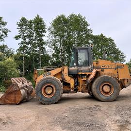 Case 821B Loading Shovel With Bucket