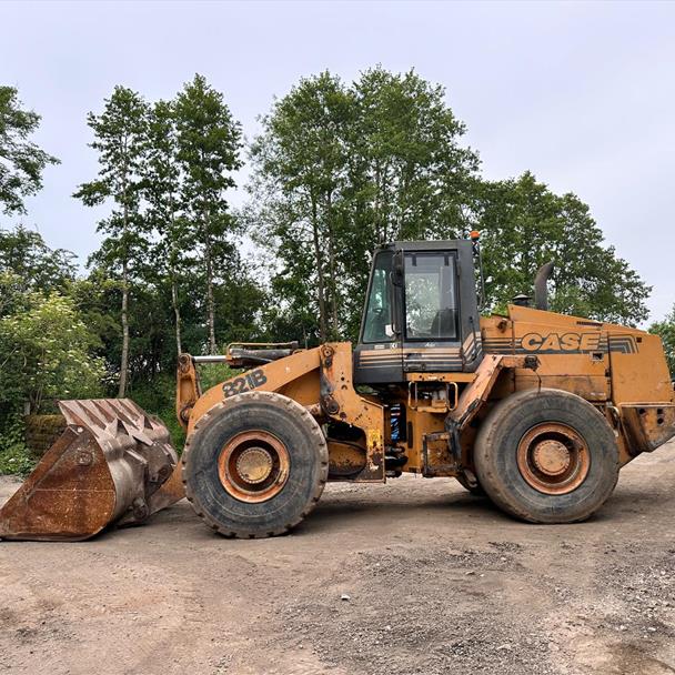 Case 821B Loading Shovel With Bucket