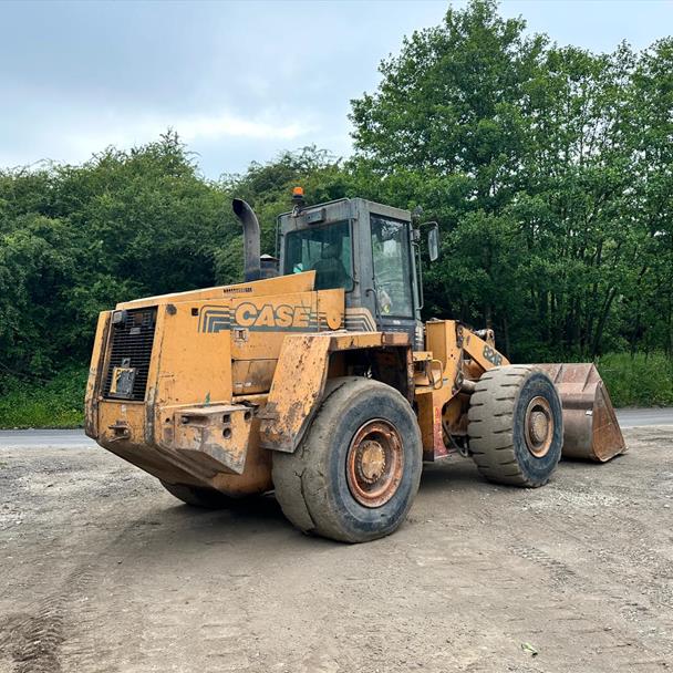 Case 821B Loading Shovel With Bucket