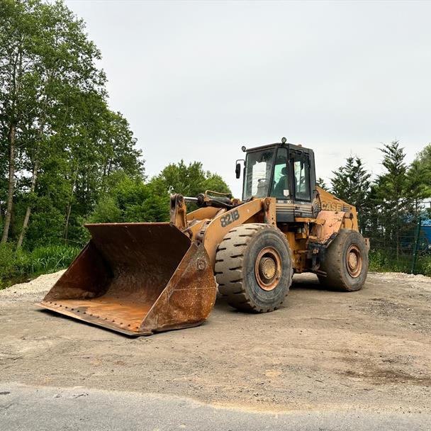 Case 821B Loading Shovel With Bucket