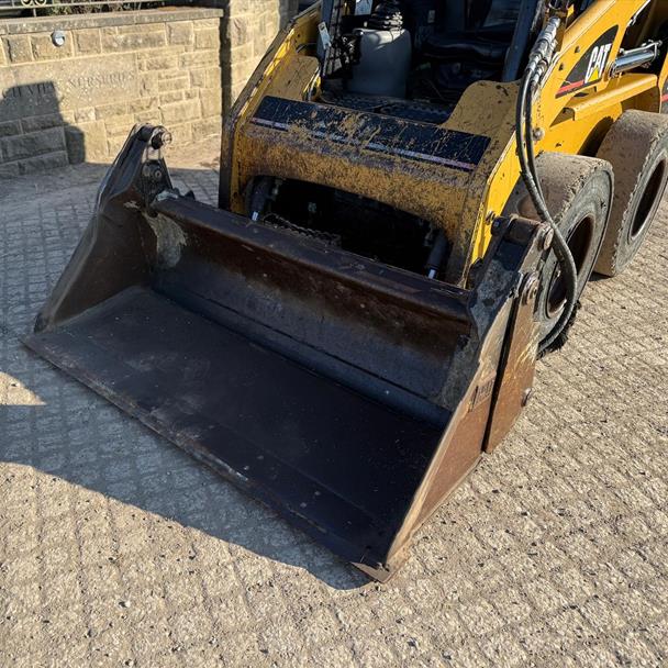 Caterpillar 5FT Hydraulic 3 In 1 Bucket