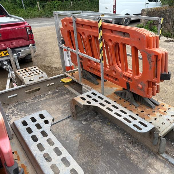Indespension Pl3500 3.5 Ton Plant Trailer With Barriers And Cones
