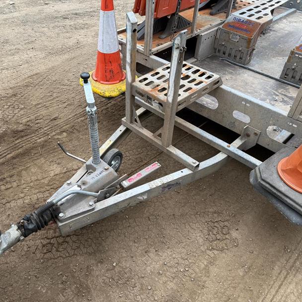 Indespension Pl3500 3.5 Ton Plant Trailer With Barriers And Cones