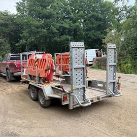 Indespension Pl3500 3.5 Ton Plant Trailer With Barriers And Cones