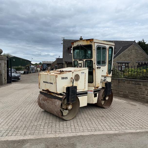 Ingersoll Rand DD-25 1200MM Diesel Twin Drum Vibrating Roller