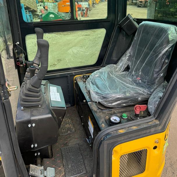 New/Unused 2024 Machpro MP15 Mini Excavator With Manual Thumb Grab