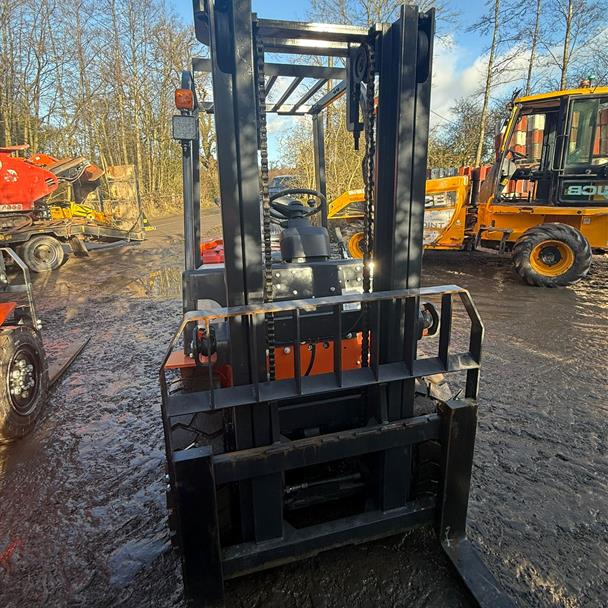 New/Unused Machpro MP-L30 3 Ton Diesel Forklift