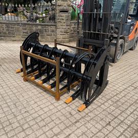 New/Unused GIYI 72" Skidsteer Log Grab