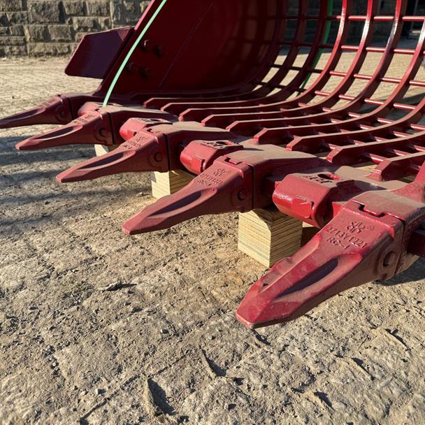 New/Unused 2025 DCE 42" Riddle Bucket