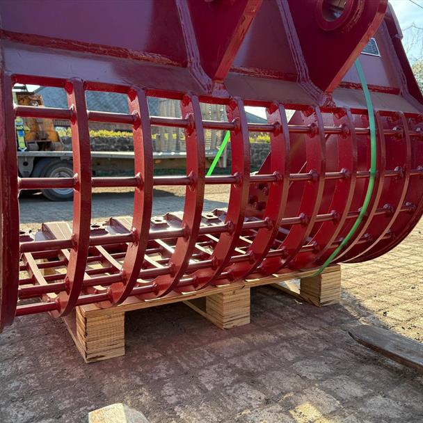 New/Unused 2025 DCE 42" Riddle Bucket