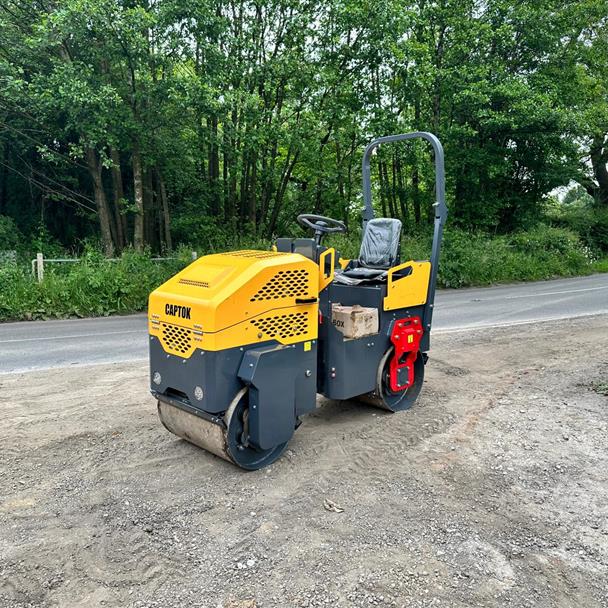 New/Unused Captok CK1000 Twin Drum Ride On Roller