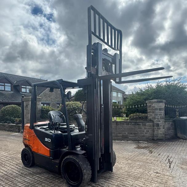 2012 Doosan forklift for sale in Pilsley, Chesterfield — photo 5