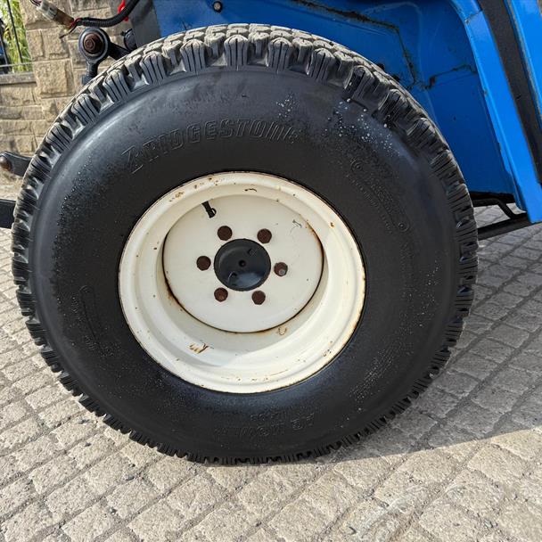 Iseki TF321F 21HP 4WD Compact Tractor tractor for sale in Pilsley, Chesterfield — photo 2