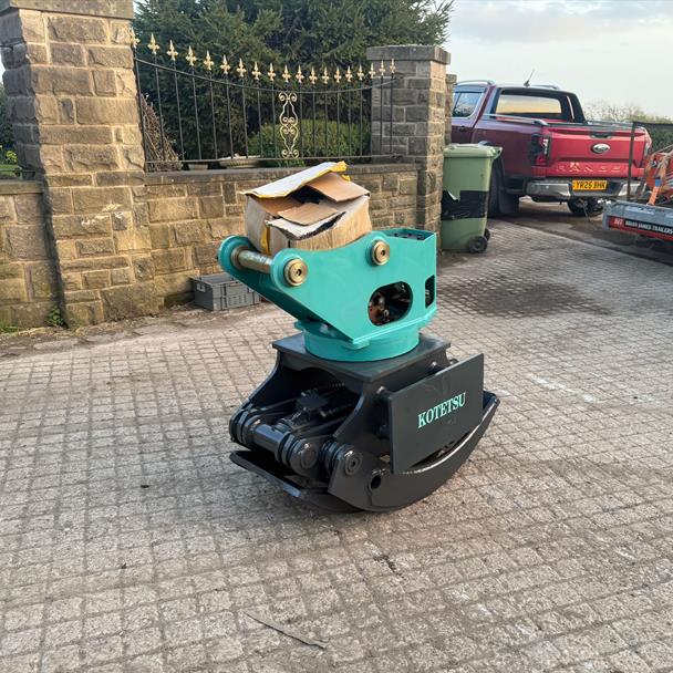 2025 excavator for sale in Pilsley, Chesterfield — photo 2
