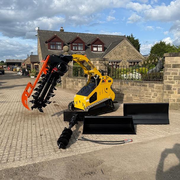 New/Unused Machpro MPS300 Compact Tracked Skidsteer Loader With Attachments Bundle! loader for sale in Pilsley, Chesterfield — photo 2
