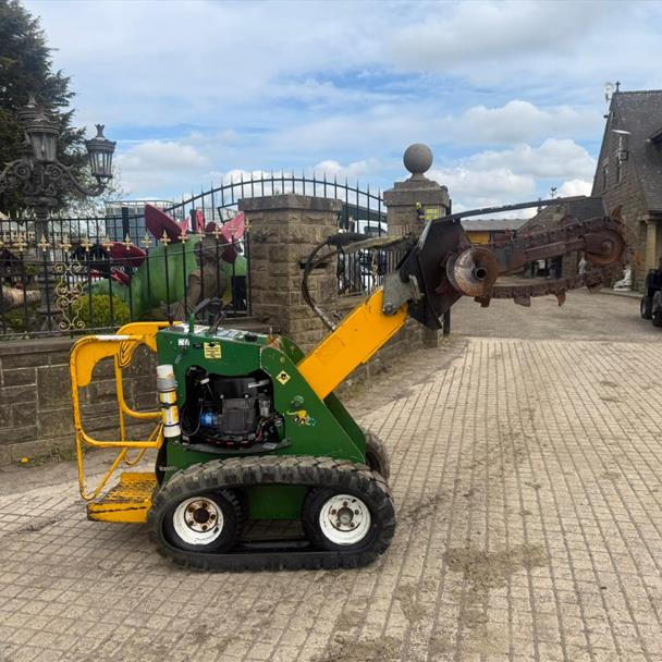 KANGA KID TK216 TRACKED SKIDSTEER WITH TRENCHER ATTACHMENT loader for sale in Pilsley, Chesterfield — photo 3