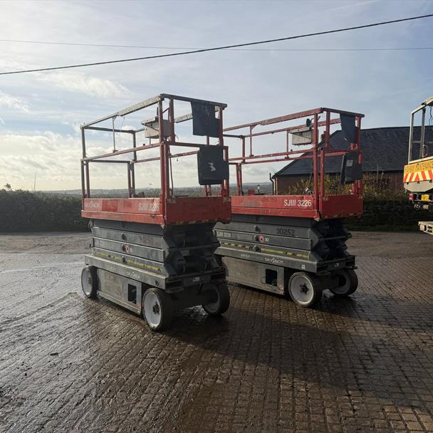 2012 Skyjack scissor lift for sale in Pilsley, Chesterfield — photo 3