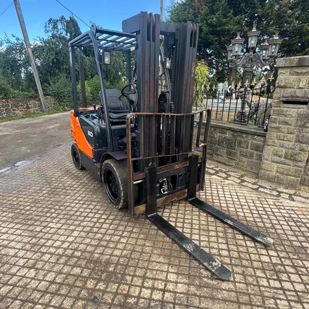 2012 Doosan forklift for sale in Pilsley, Chesterfield — photo 4