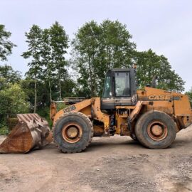 Case 821B Loading Shovel With Bucket