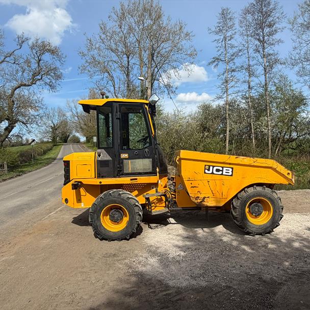 2018 JCB 7T-1 FRONT TIP 4WD 7 TON STRAIGHT SKIP DUMPER