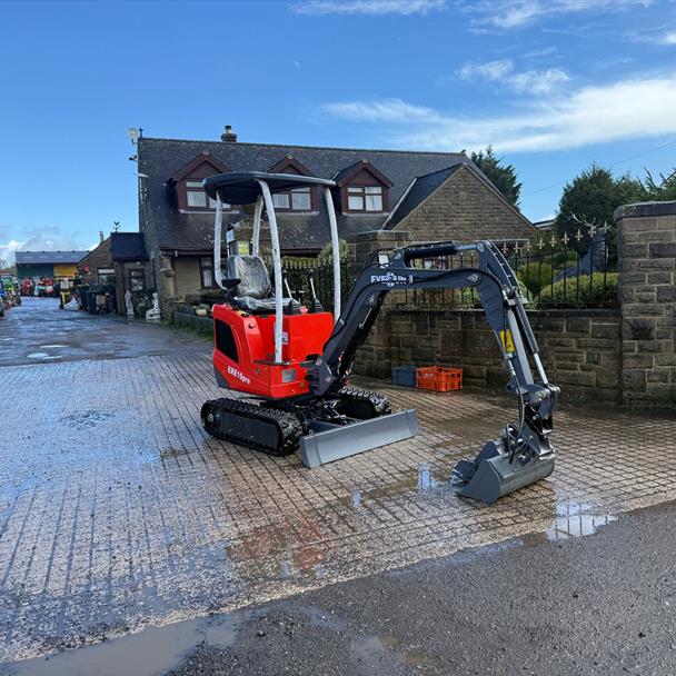 NEW/UNUSED EVERUN ERE10 PRO MINI EXCAVATOR BUNDLE - VERY HIGH SPEC