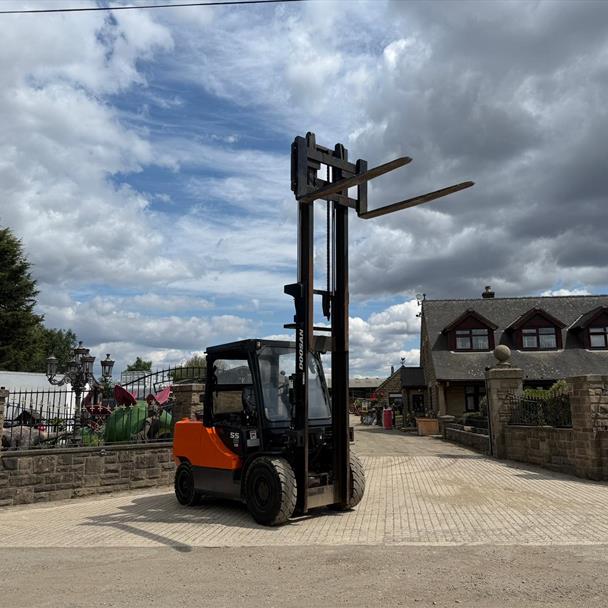 2017 Doosan forklift for sale in Pilsley, Chesterfield — photo 5