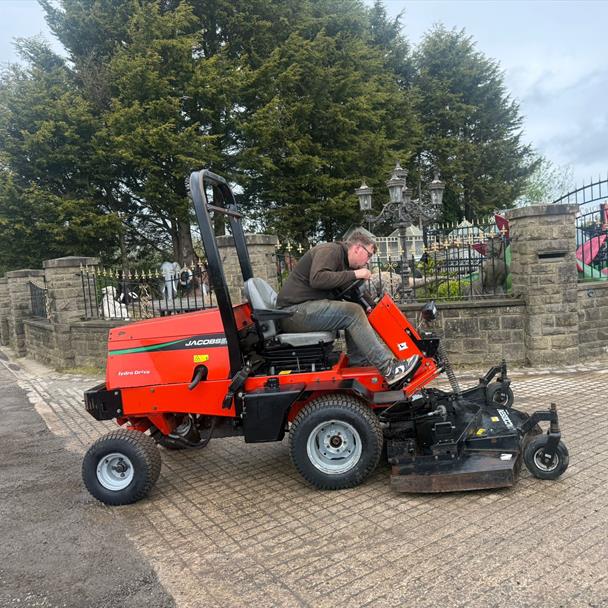 2010 JACOBSEN 676 4WD OUTFRONT RIDE ON MOWER mower for sale in Pilsley, Chesterfield — photo 5