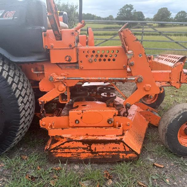 Caterpillar mower for sale in Pilsley, Chesterfield — photo 3