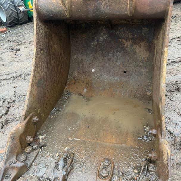 24” DIGGING BUCKET - KLAC HITCH excavator for sale in Pilsley, Chesterfield — photo 2