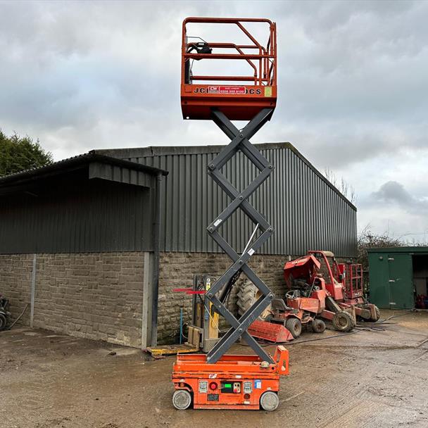 2018 scissor lift for sale in Pilsley, Chesterfield — photo 3
