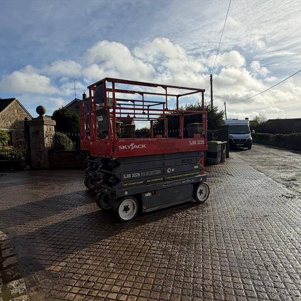 2012 Skyjack scissor lift for sale in Pilsley, Chesterfield — photo 2