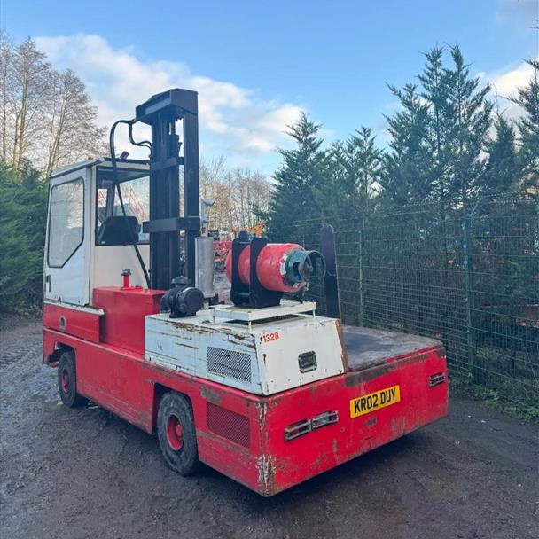 BP HT35KU 3.5 Ton Side Loader Forklift forklift for sale in Pilsley, Chesterfield — photo 2