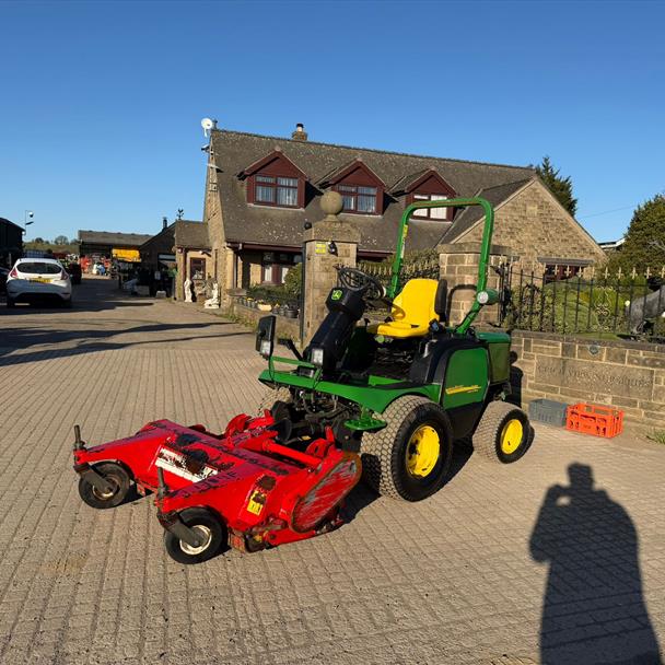JOHN DEERE 1545 4WD OUTFRONT RIDE ON MOWER WITH TRIMAX 1.35MTR FLAIL DECK