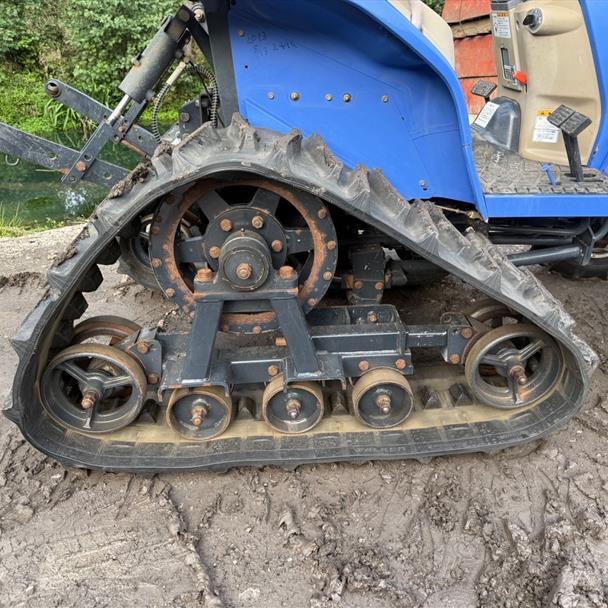 ISEKI SIAL HUNTER 213 21HP SEMI-TRACKED COMAPCT CRAWLER TRACTOR tractor for sale in Pilsley, Chesterfield — photo 2
