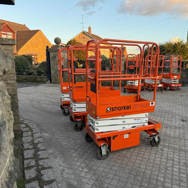 2017 scissor lift for sale in Pilsley, Chesterfield — photo 4