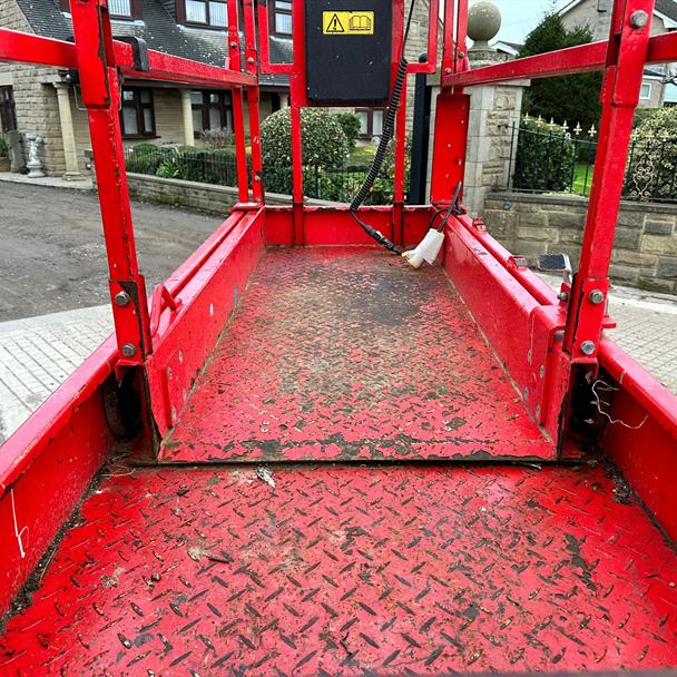 2019 scissor lift for sale in Pilsley, Chesterfield — photo 2