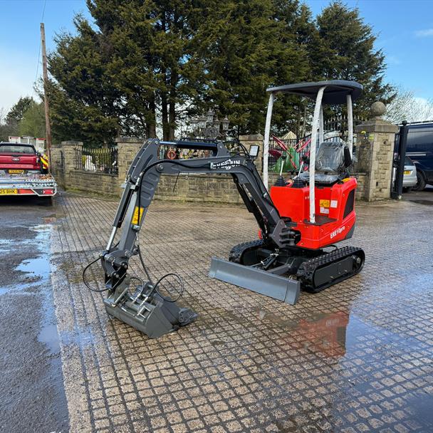 NEW/UNUSED EVERUN ERE10 PRO MINI EXCAVATOR BUNDLE - VERY HIGH SPEC excavator for sale in Pilsley, Chesterfield — photo 3